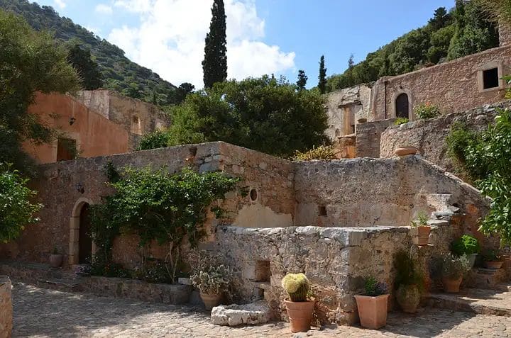 Παραδοσιακό χριστιανικό ορθόδοξο μοναστήρι - Βοσάκος Κρήτης Ελλάδα